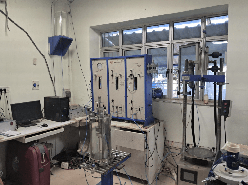 Cyclic Tri-axial Machine