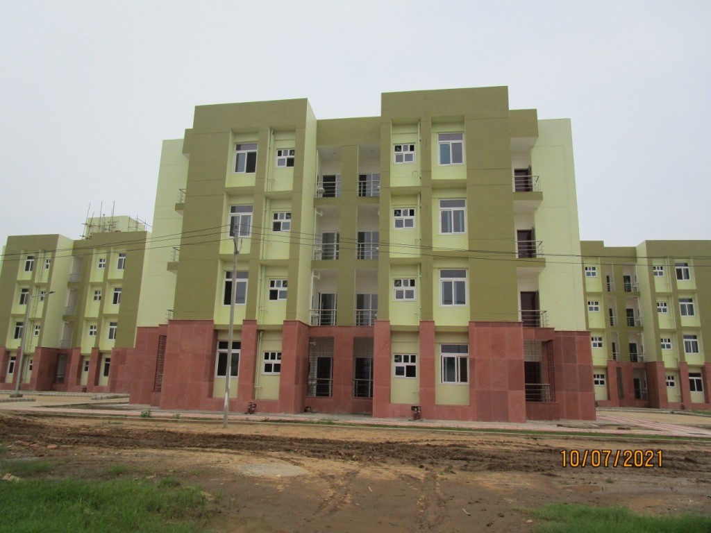 D-type_G_3_quarter-1