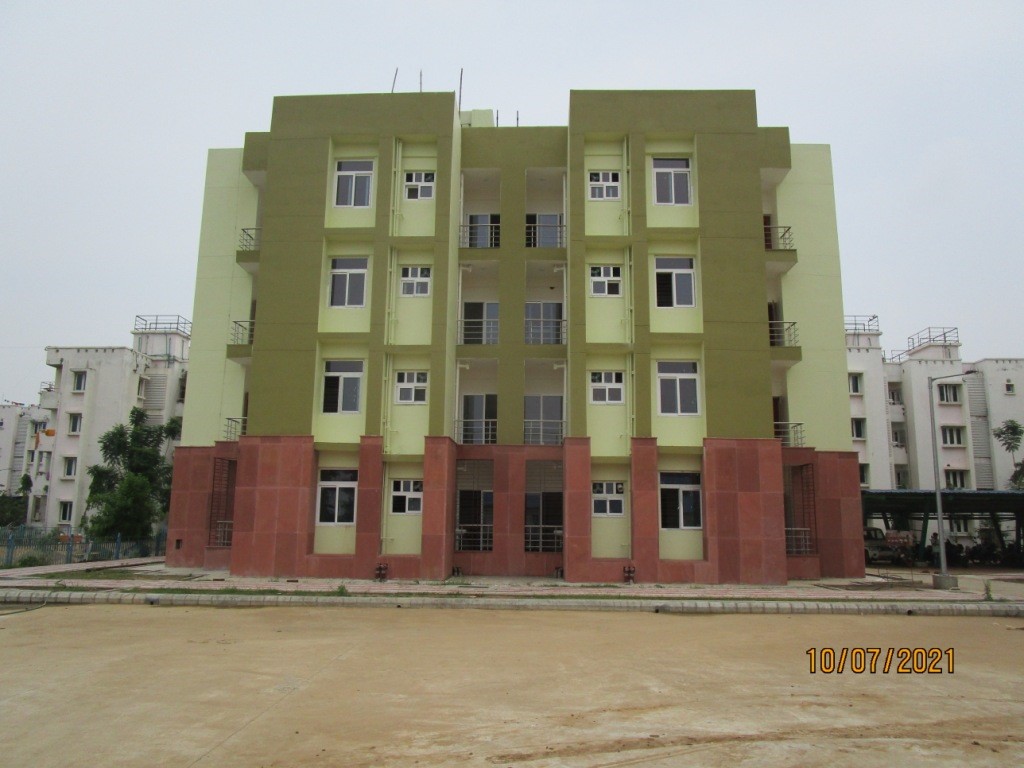 D-type_G_3_quarter-2